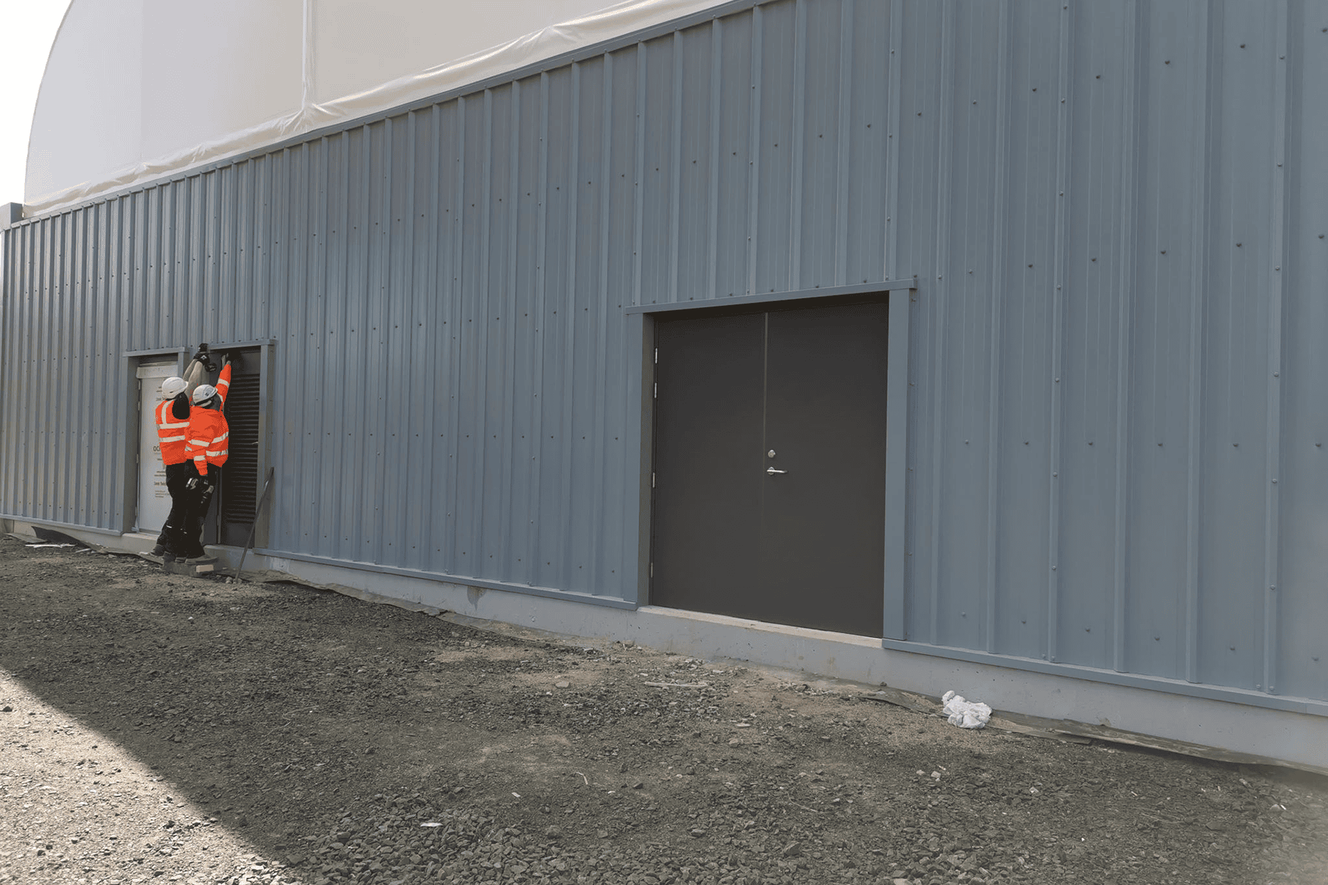 Loading bay sectional doors